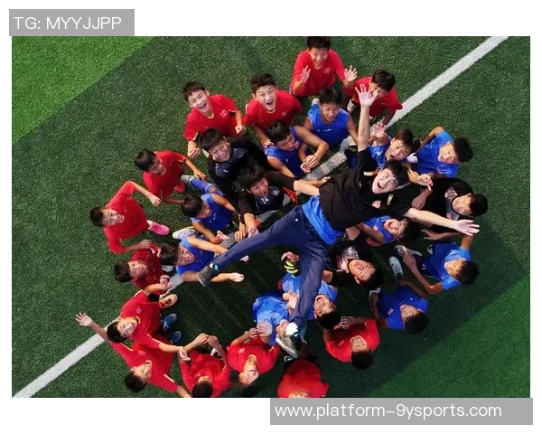 足球火炬点燃激情传递梦想让世界共同感受足球的魅力与团结